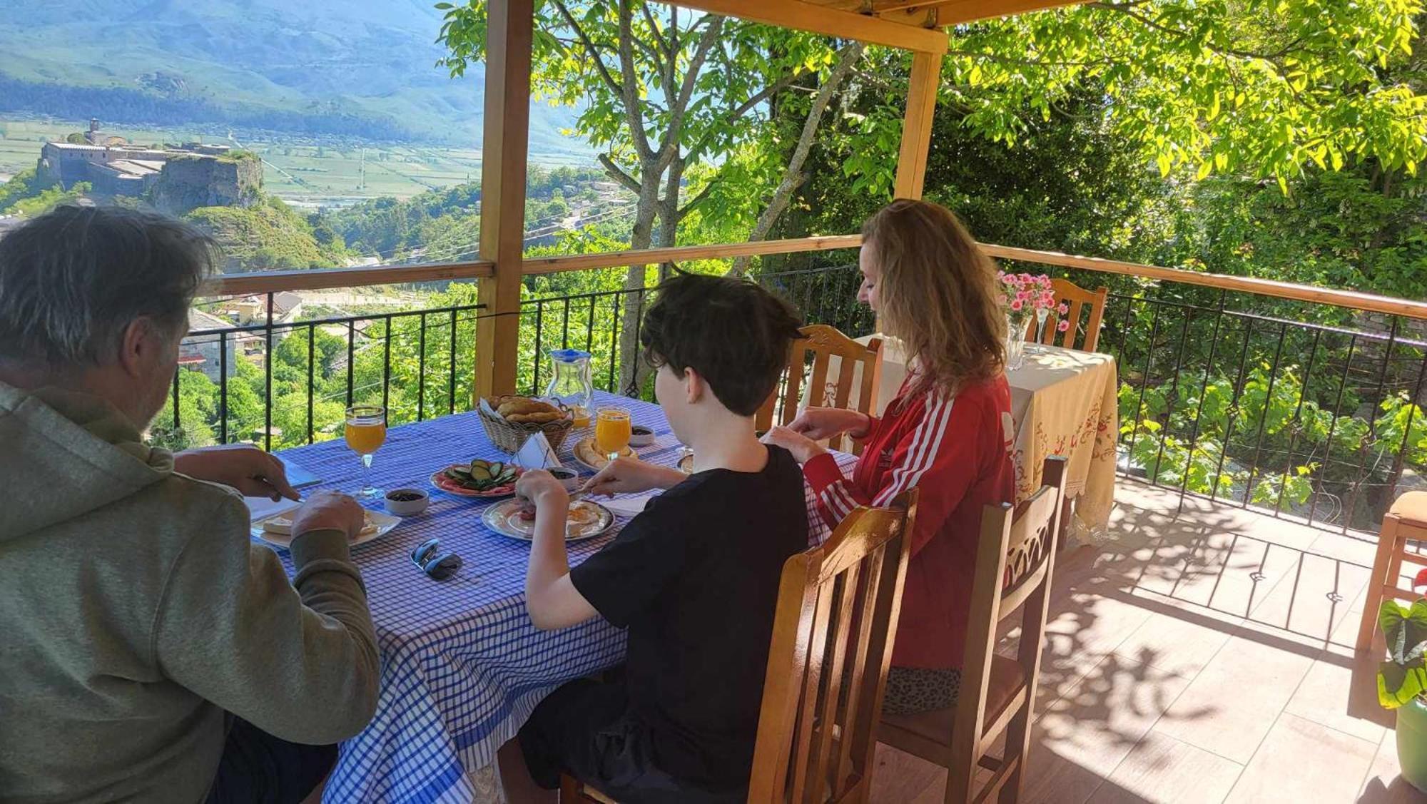 Guest House Hasko Gjirokaster Bagian luar foto